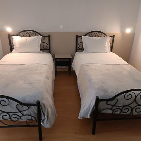 Pensao Nova Goa Hotel Lisbon Bagian luar foto